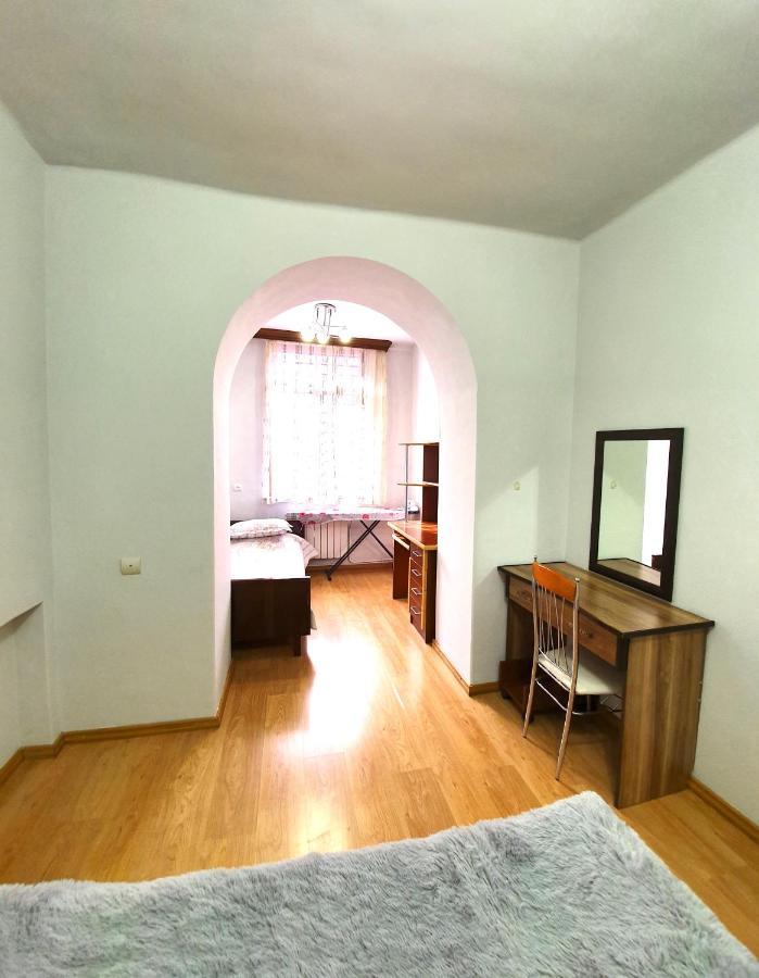 Cozy Apartment Near Opera House Γιερεβάν Εξωτερικό φωτογραφία